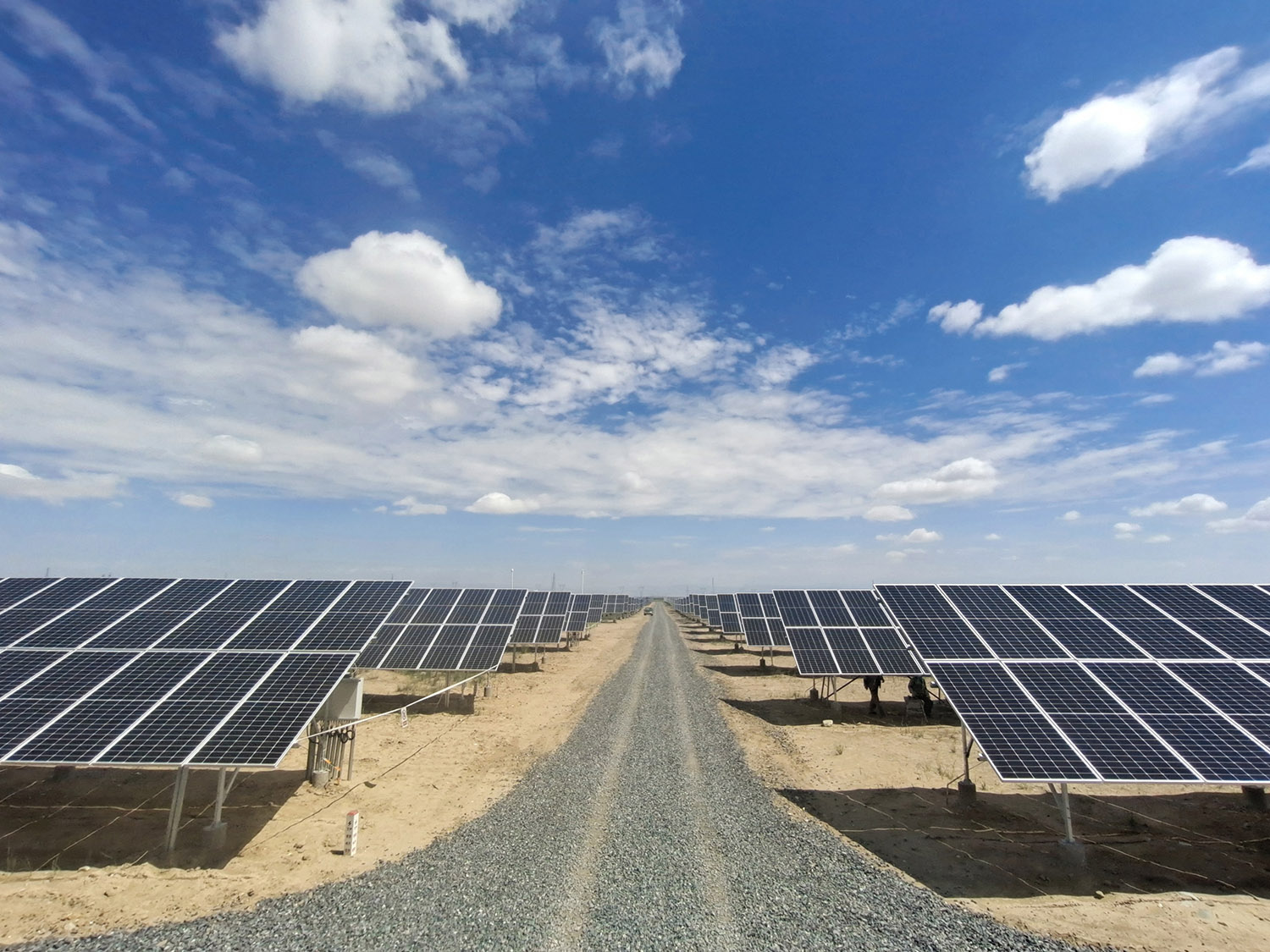 喜讯：能高公司承建100MW光伏发电项目实现全容量并网！(图2)